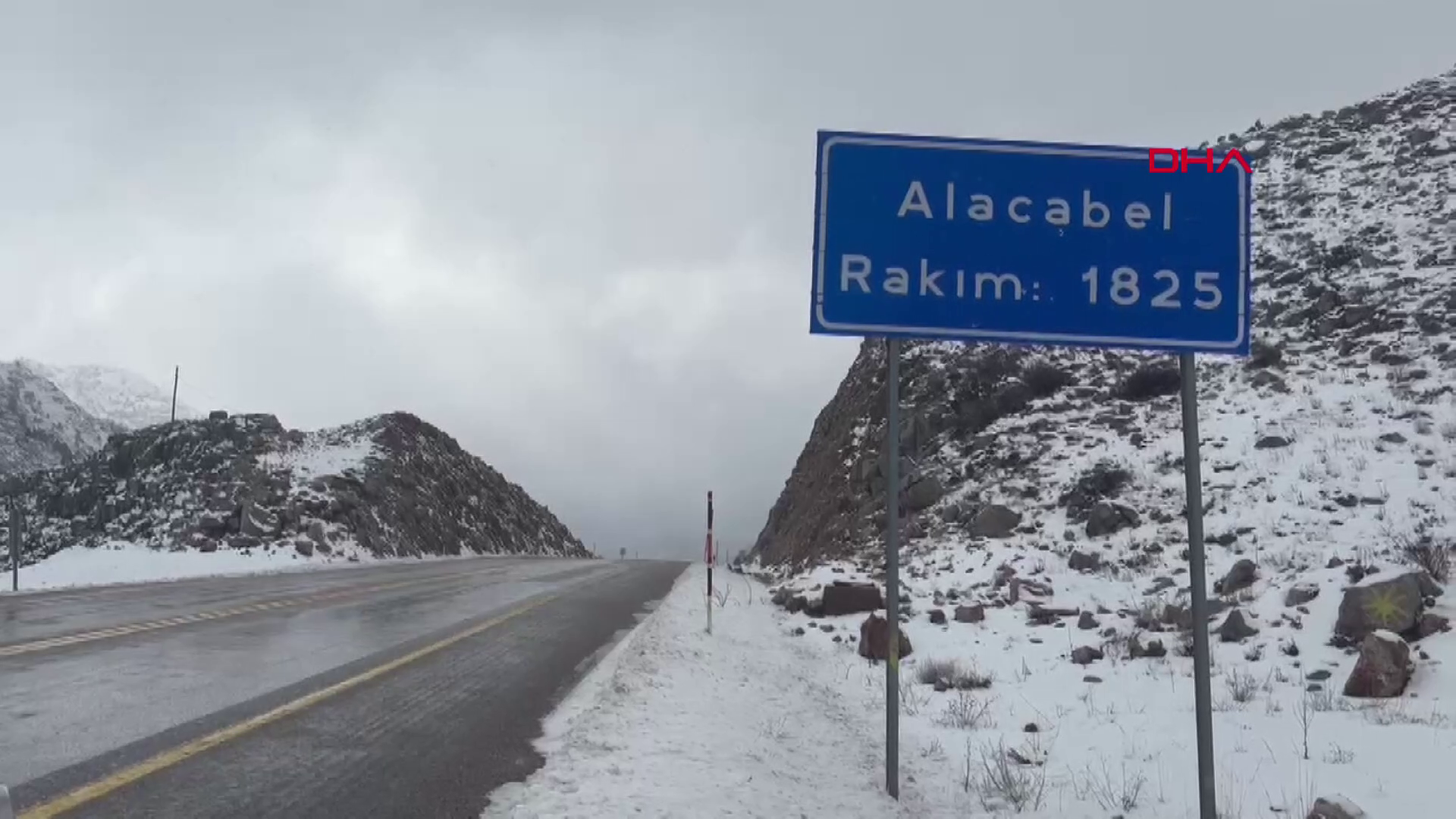 Konya yolunda kar etkili oluyor