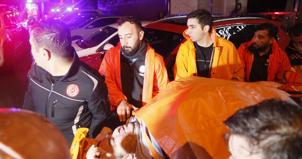 180 kiloluk şefe bastığı tahta dayanmadı!
