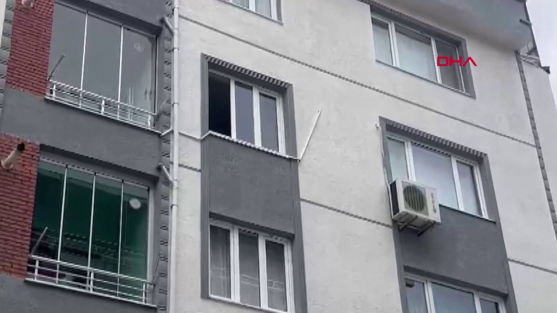 Cam silerken 4'üncü kattan düşüp öldü