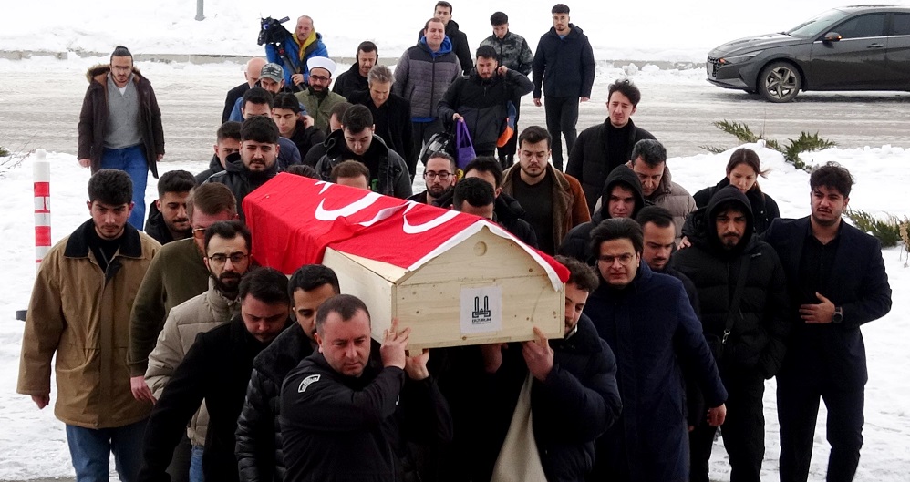 Buz kütlesi ölümüne neden oldu