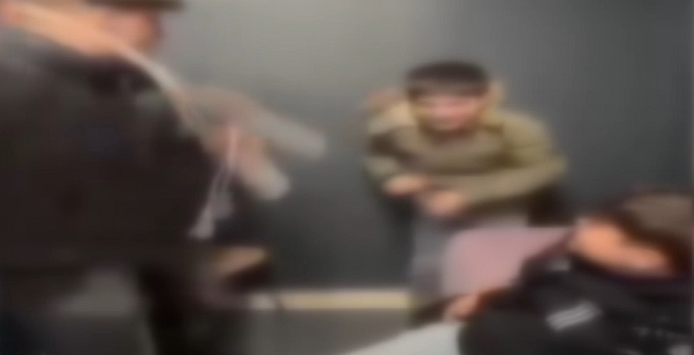Sağır ve dilsiz çocuğa şiddet uygulayanlar tutuklandı