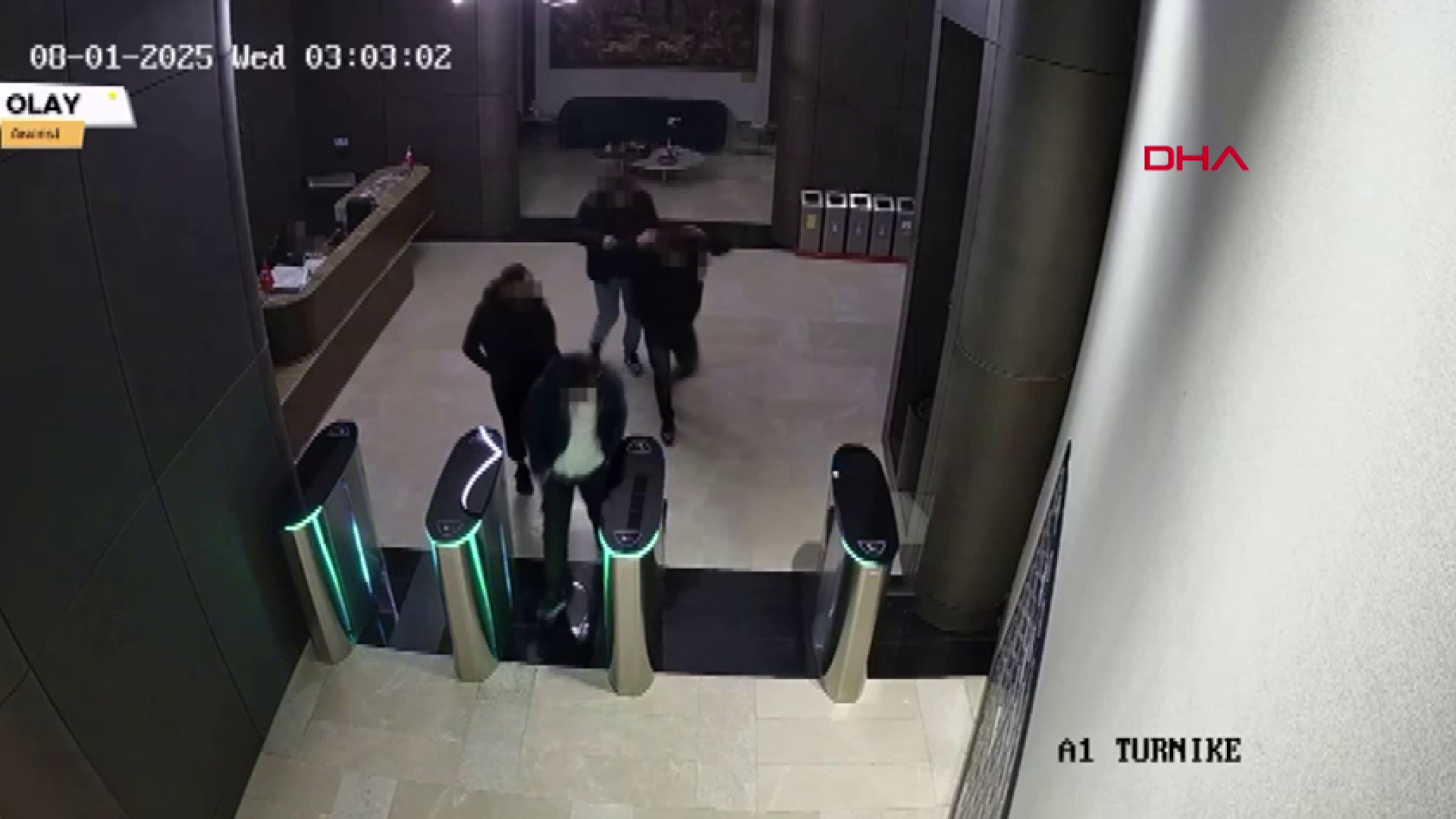 Polisiz diyerek eve girip gasp ettiler