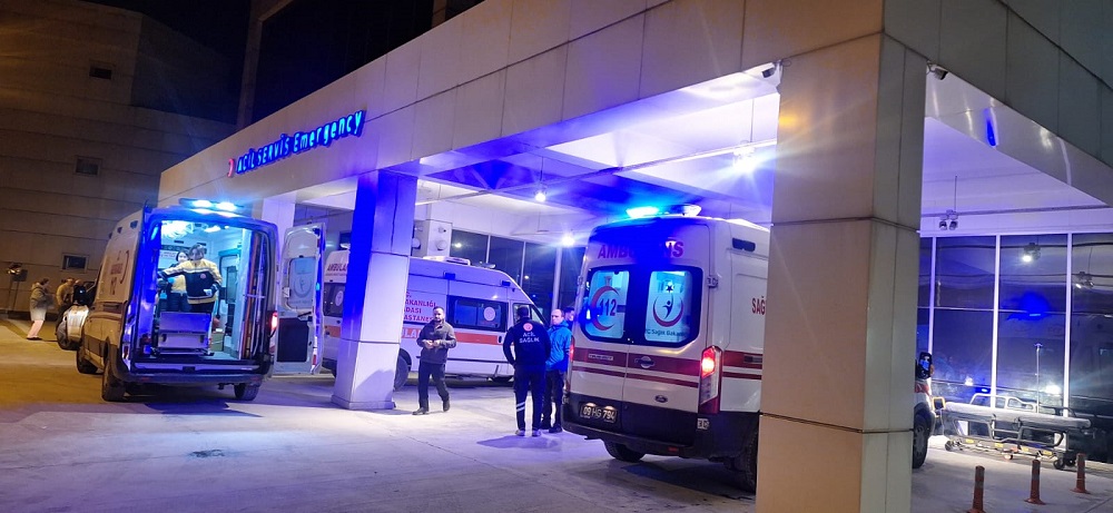 'Dur' ihtarına uymayınca denize düştüler