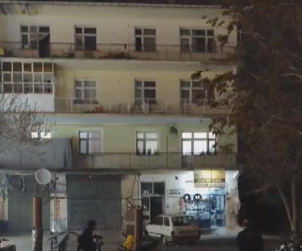 Binanın çökme anı kamerada