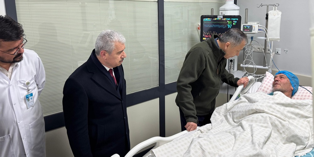 Bakan Yerlikaya yaralıları ziyaret etti