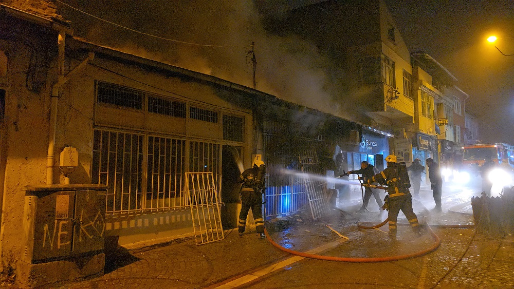 Edirne'de çakmak dükkanında yangın
