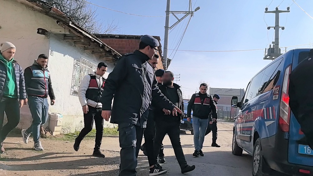 24 saat sonra teslim oldu