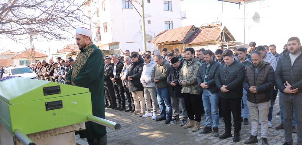 Annesini pompalı tüfekle öldürdü