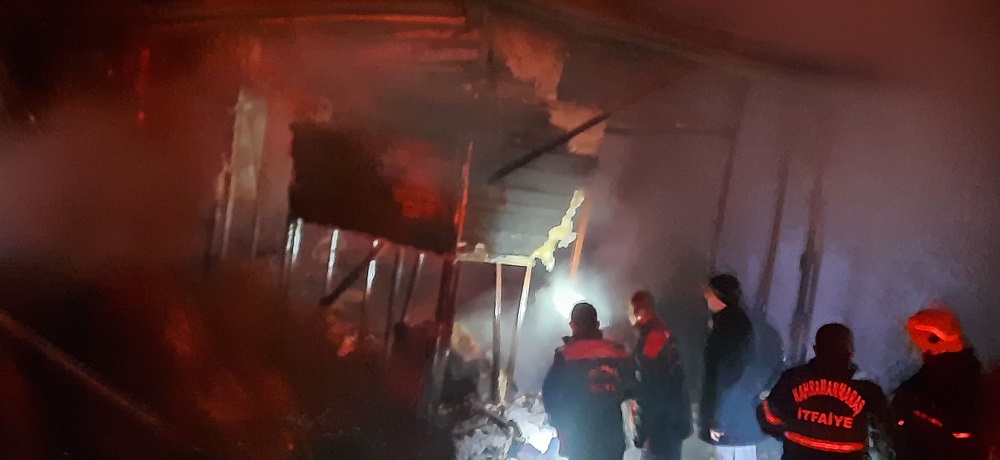 2 katlı prefabrik evde yangın: 1 ölü