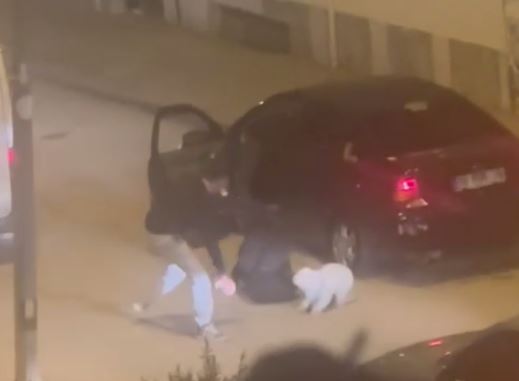 Kaçırılmak istenen kadını mahalleli kurtardı