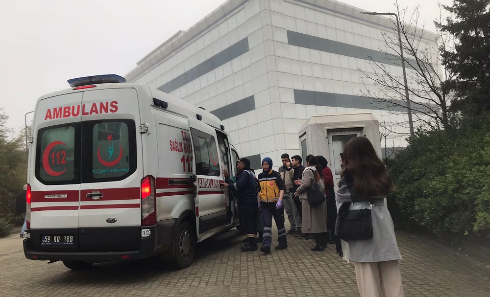 Fabrikada patlama: 6 işçi sesten etkilendi