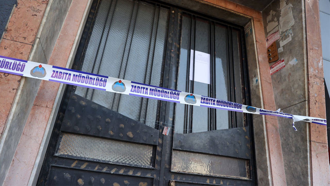 Karatay'da 2 bina mühürlendi