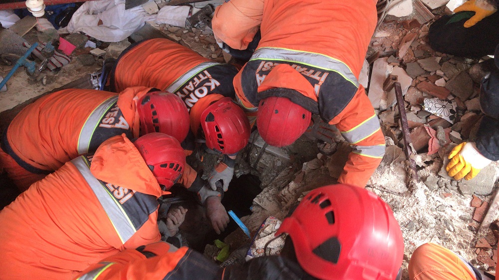 "Deprem bölgesi yalnız kalmayacak"