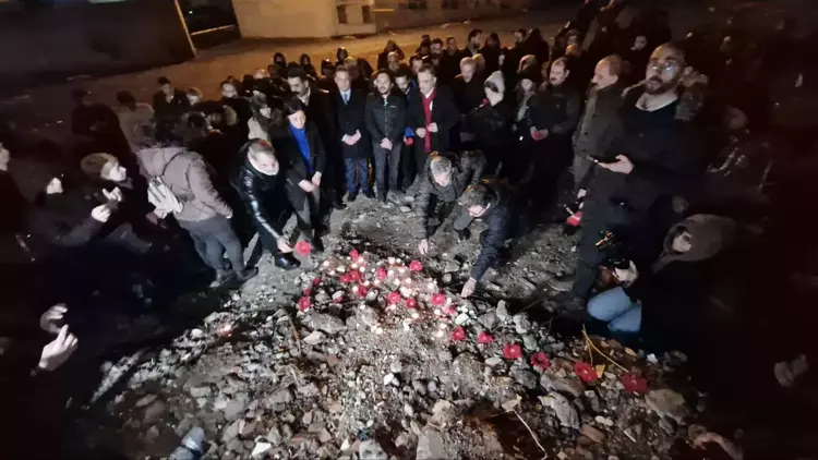 Diyarbakır'da depremde hayatını kaybedenler anıldı