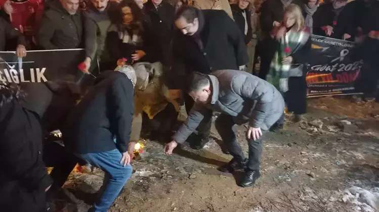 Hayat Sitesi enkazının kaldırıldığı alanda anma programı