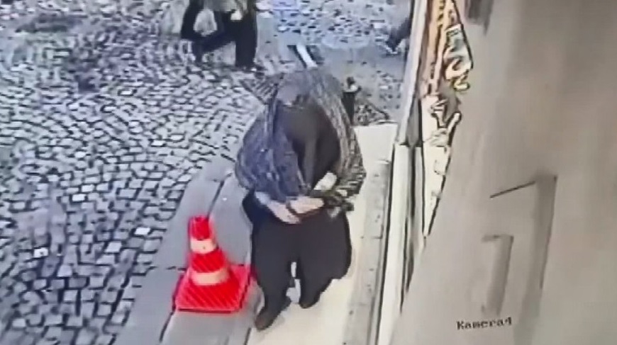 Kadın kılığına girerek hırsızlık yaptılar