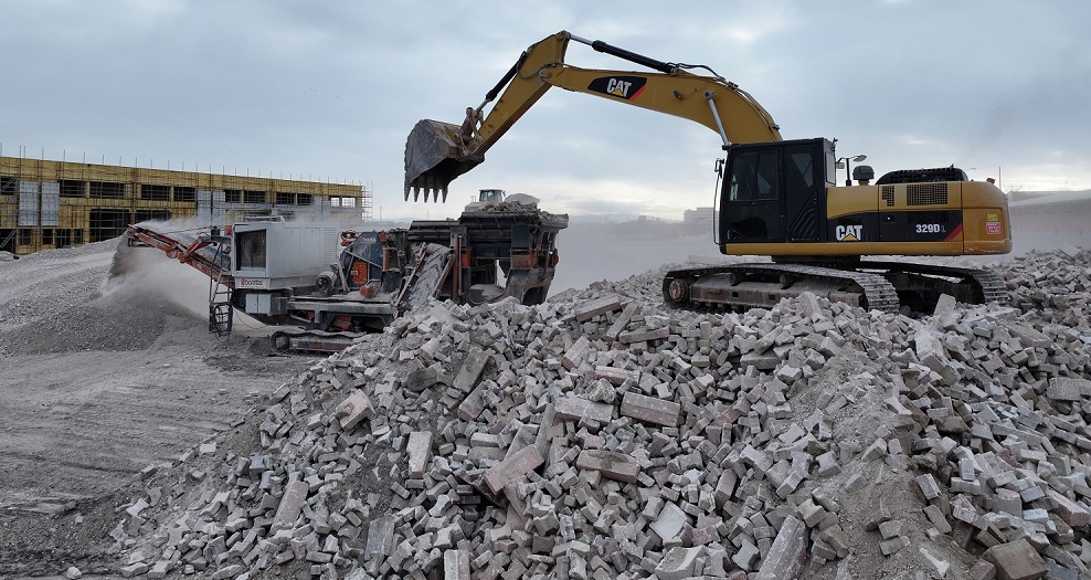 Parke ve beton atıkları geri dönüştürülüyor