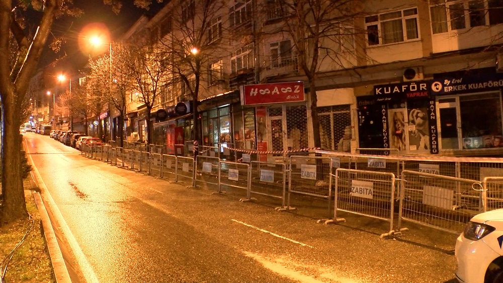 İstanbul'da 4'er katlı 2 bina boşaltıldı