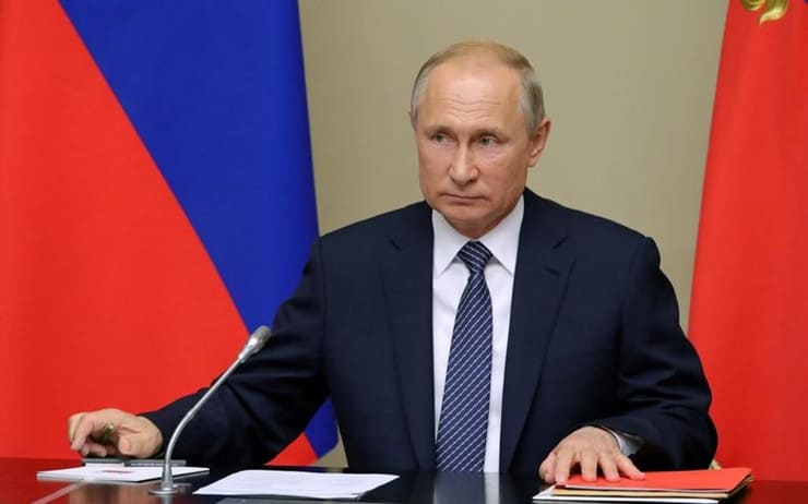 Putin, Covid-19 şüphesiyle kendini karantinaya aldı