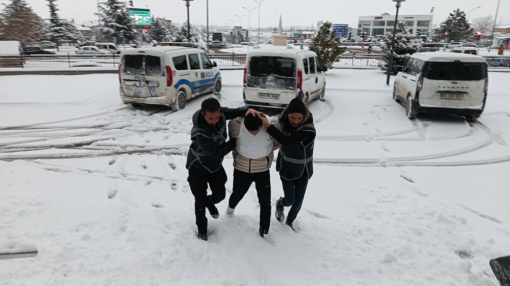 "Bana etek giydireceğini söylemiş"