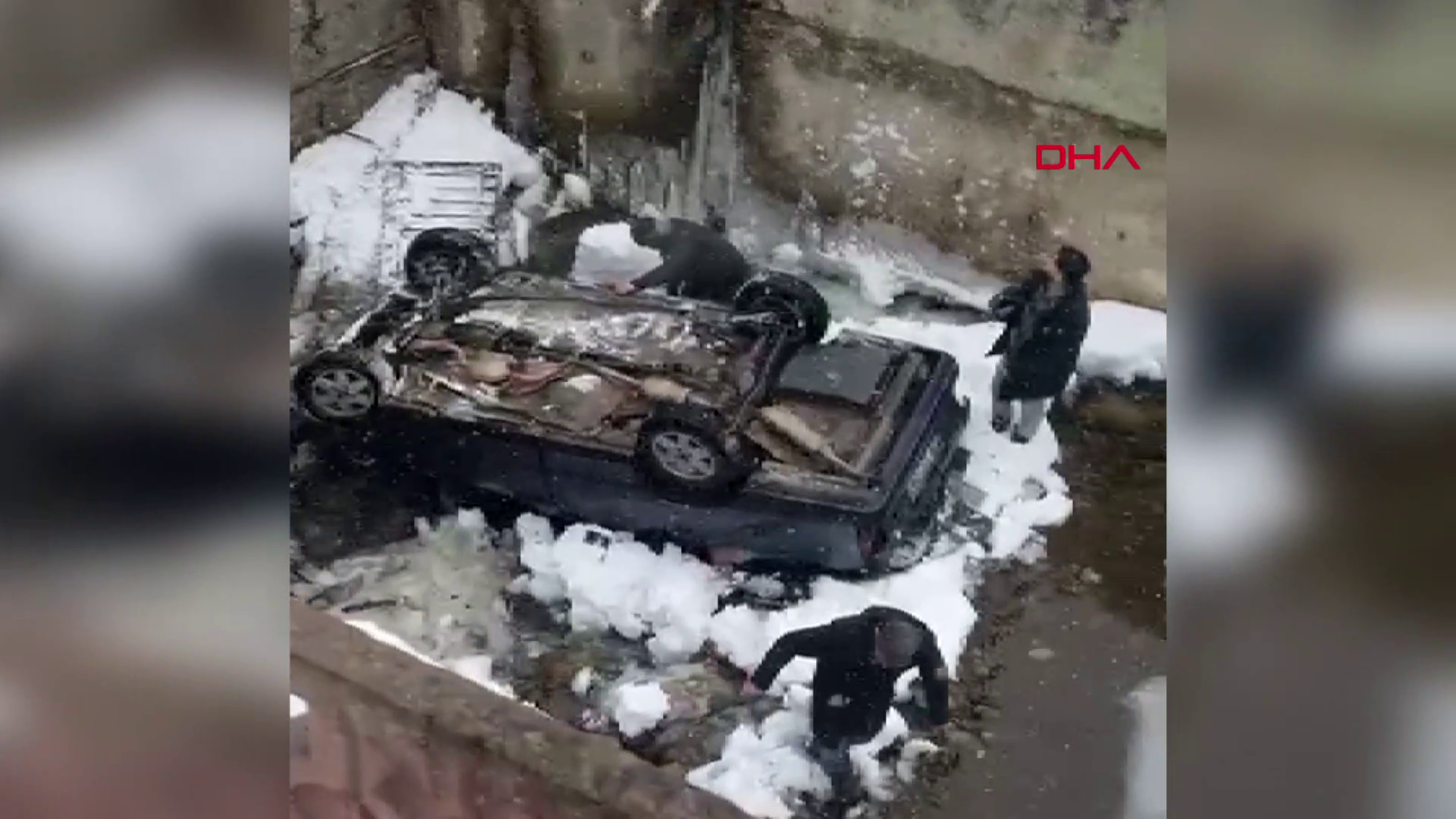 Dereye uçan otomobilde can pazarı