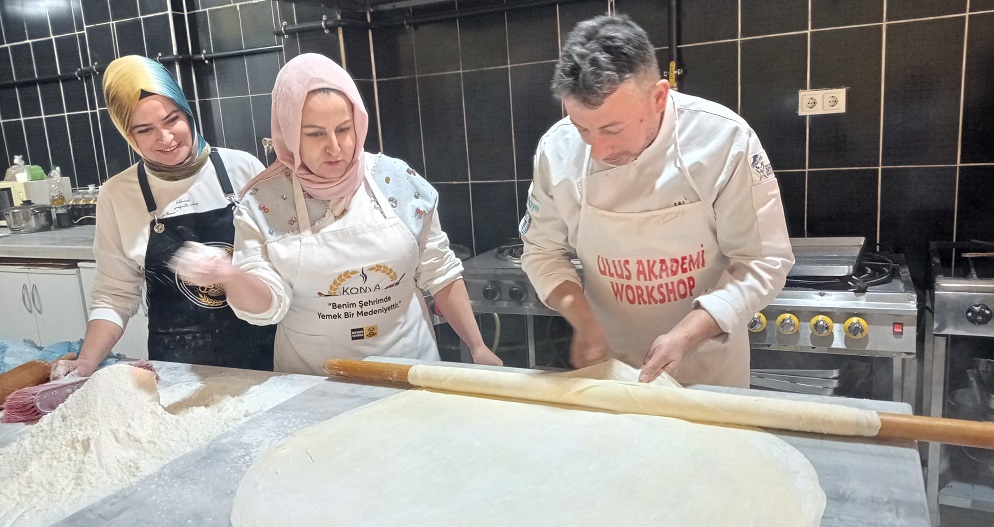 Ünlü şeften Konyalı hanımlara baklava workshopu