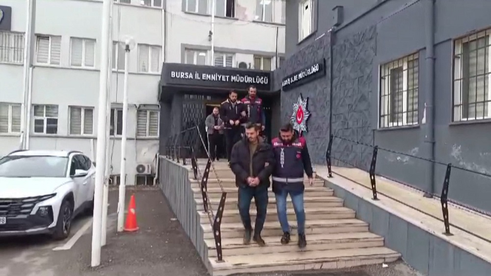 Kart aidat borcu yalanıyla dolandırmışlar!