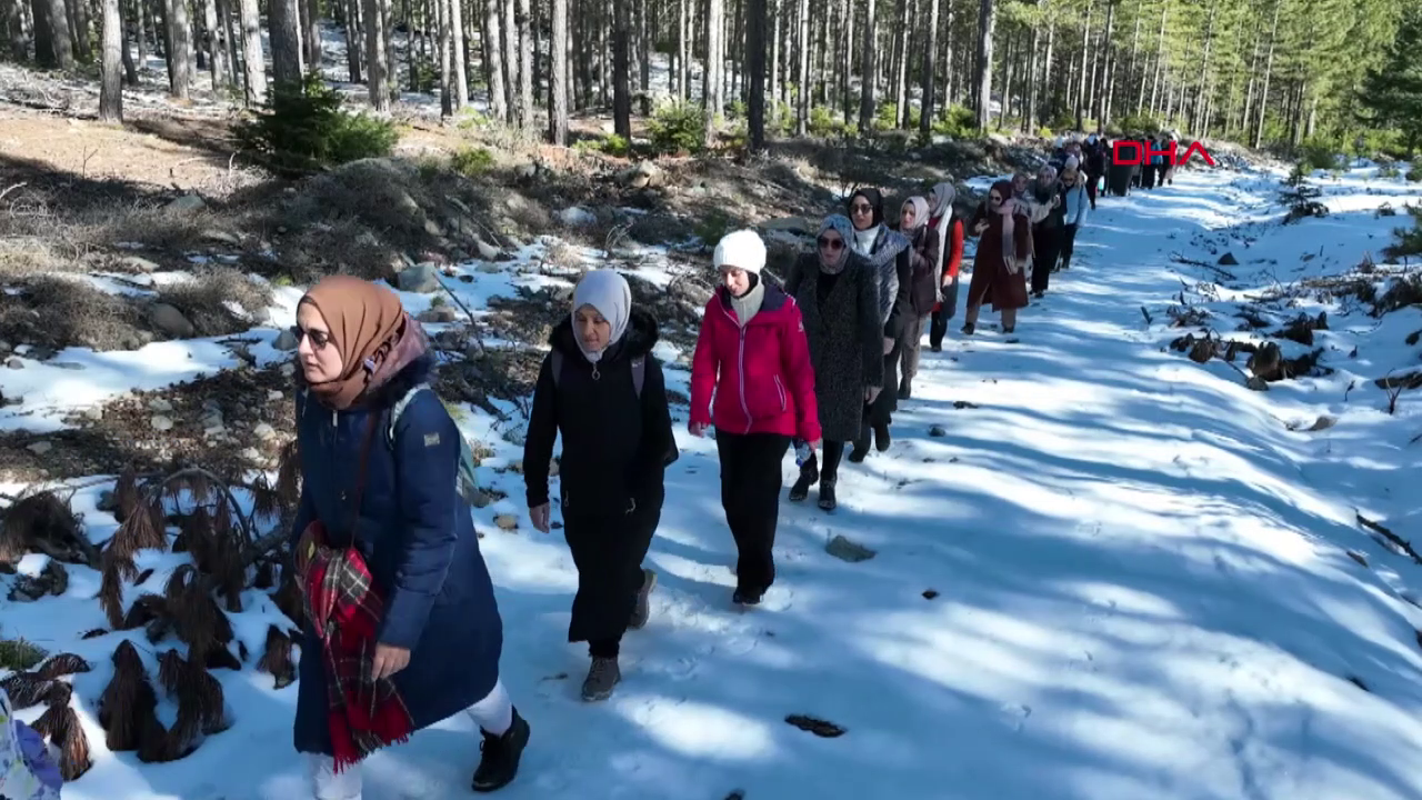 Kadına şiddete dikkat çekmek için yürüdüler