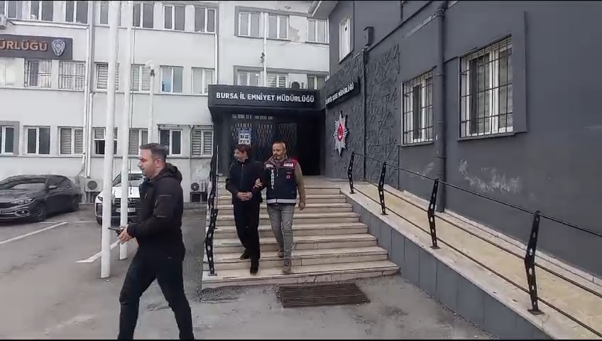 'Vali yardımcısı' olduğunu söyleyip dolandırdı