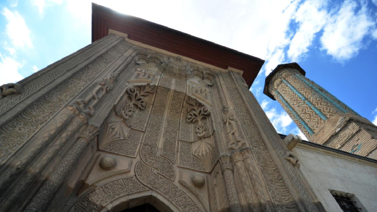 "Selçuklu mirası yapılara sahip çıkılmalı"