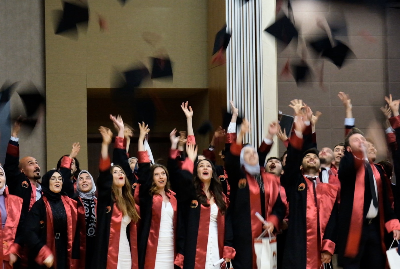 KGTÜ'de mezuniyet sevinci yaşandı