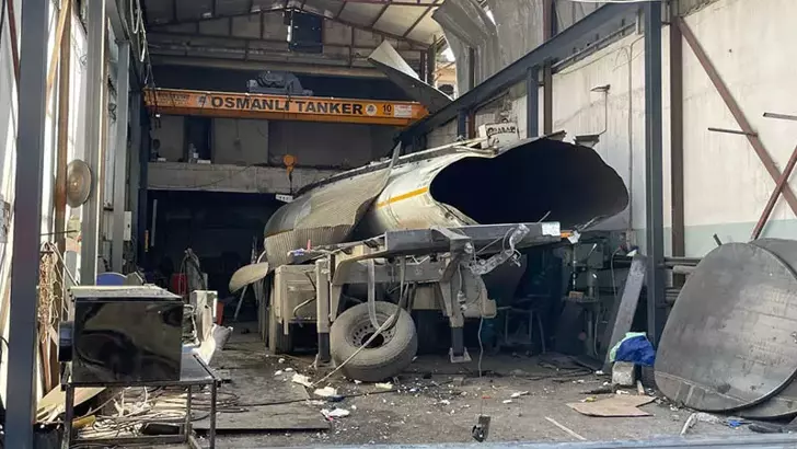 Bakımı yapılan akaryakıt tankerinde patlama