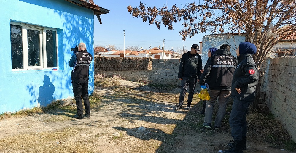 Saldırıdan banyoya saklanarak kurtuldular