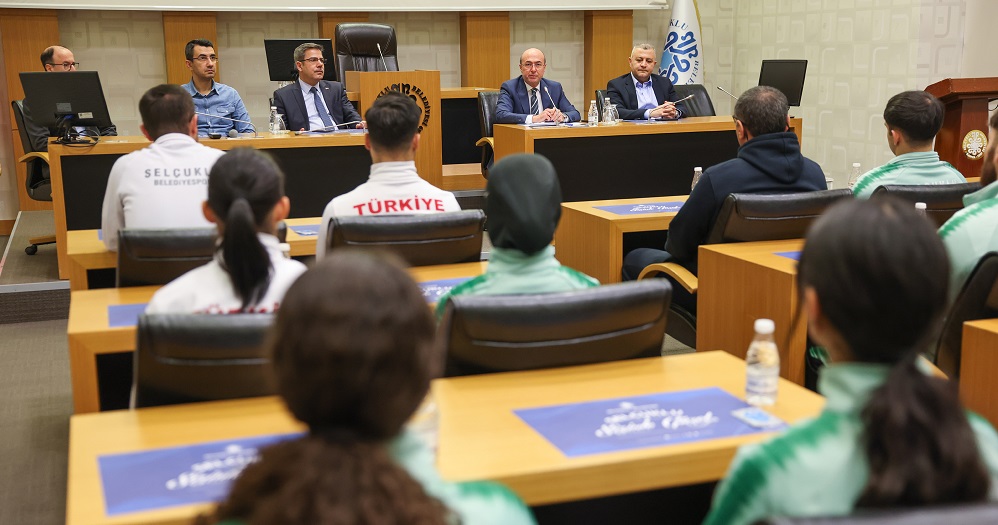 Başarılı sporcular Başkan'ı ziyaret etti