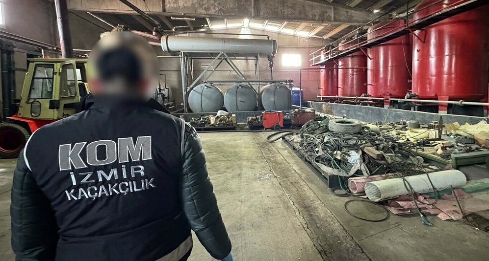 İzmir'de 24 ton kaçak akaryakıt ele geçirildi