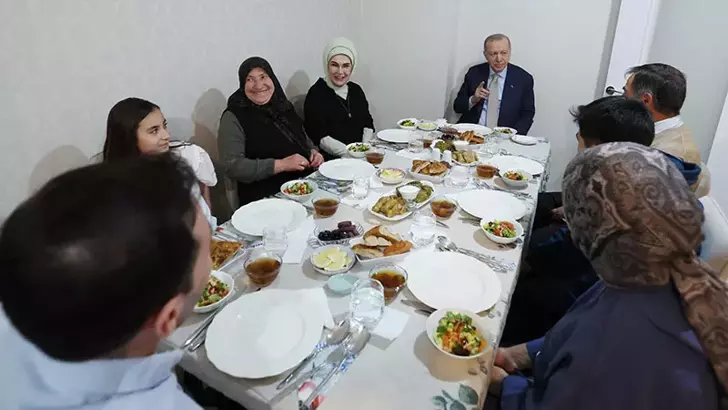 Vatandaşın evinde iftar yaptılar
