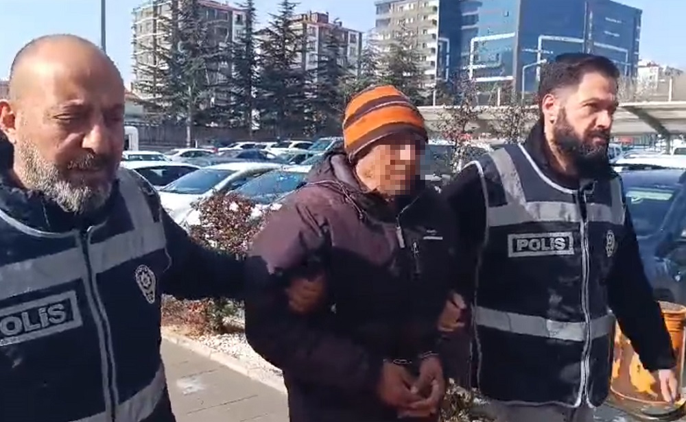 Beyin ameliyatını yapan doktoru bıçakladı!