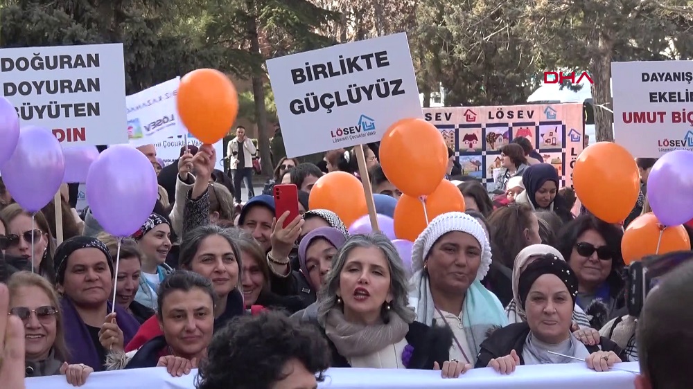 LÖSEV kadınları programda buluşturdu
