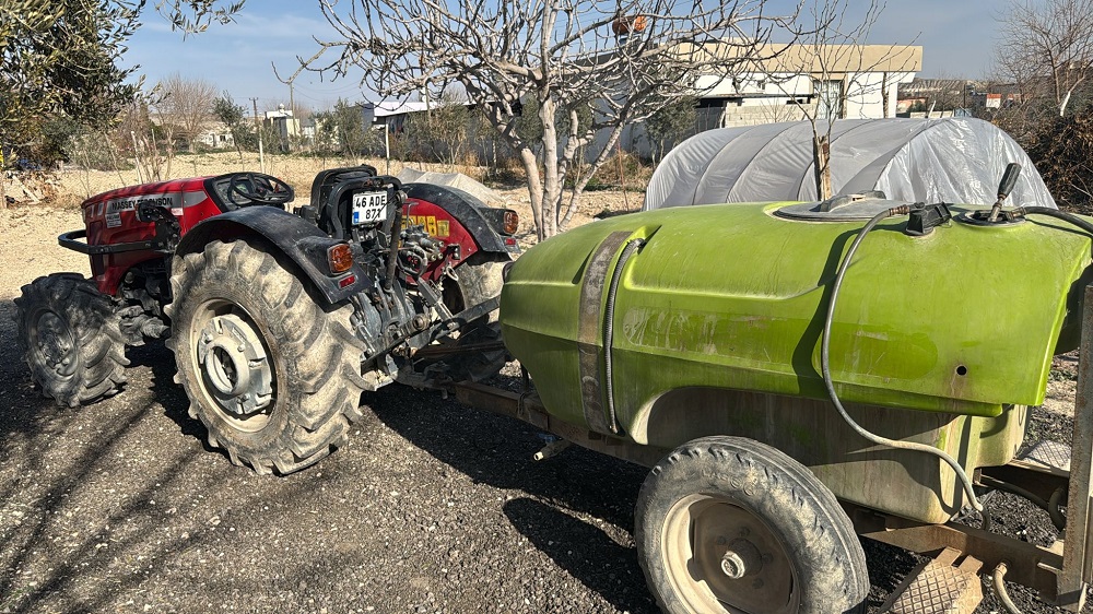 İlaçlama motoruna dokununca  akıma kapıldı
