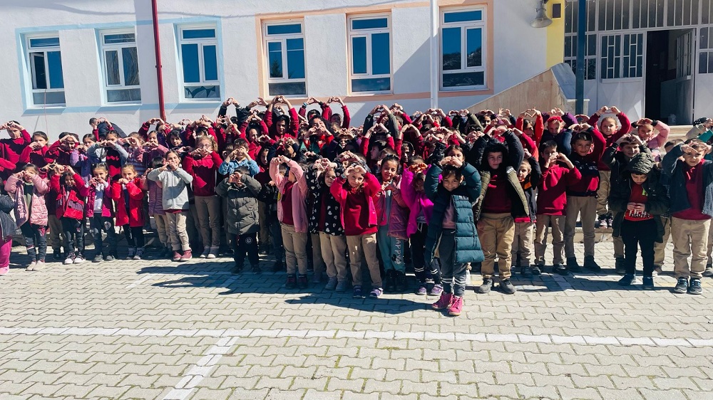 Çocuklar tiyatro ile tanışıyor
