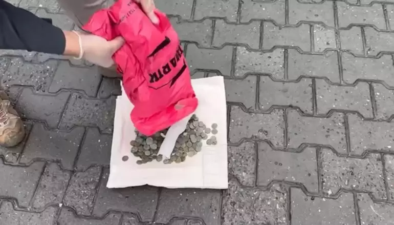 1200 yıllık altın yazmalı Tevrat ele geçirildi