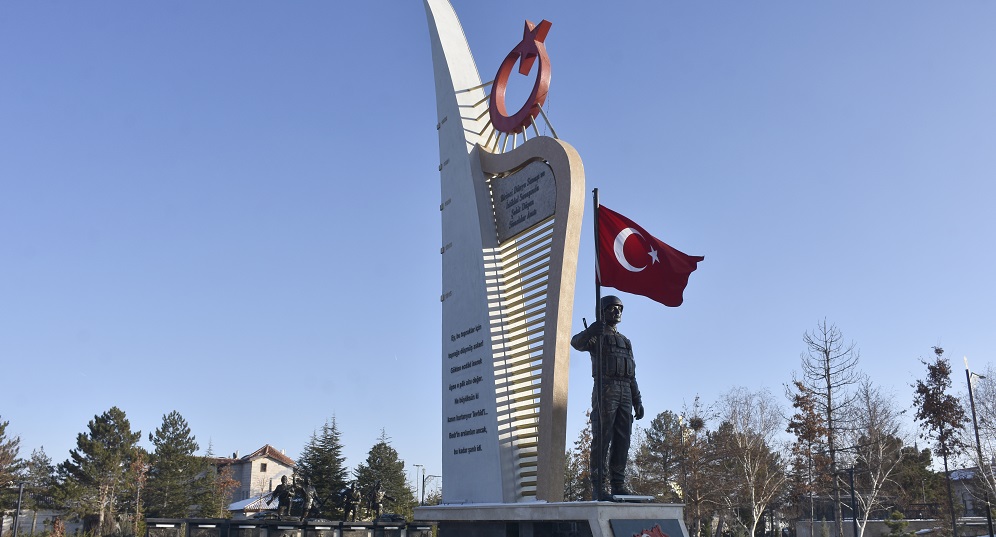 Şehitlerin hatırası anıtta yaşatılıyor