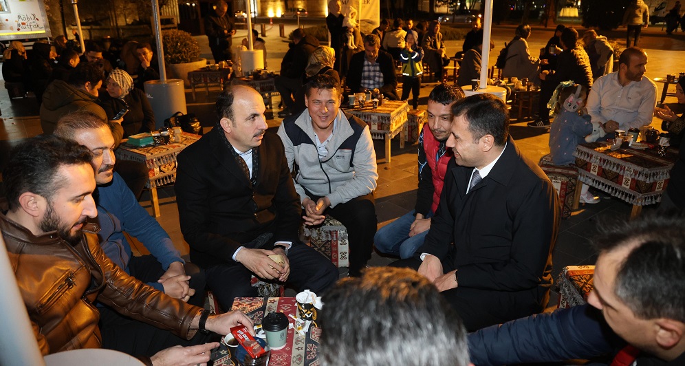 Vatandaşlar Taş Bina'da toplandı