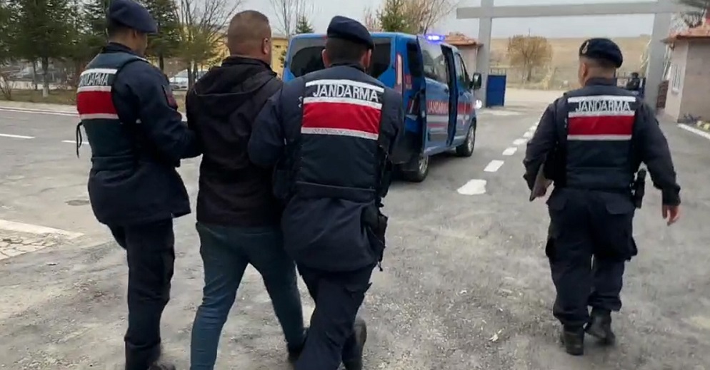 Cezaevinden izinli çıktı hırsızlık yaparken yakalandı