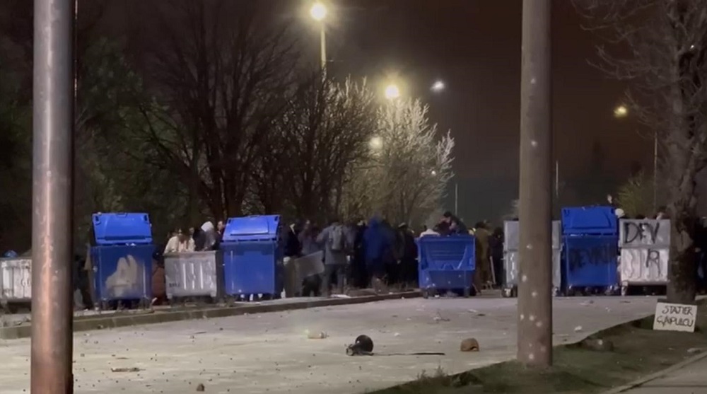 Gösterilerde 16 polis yaralandı