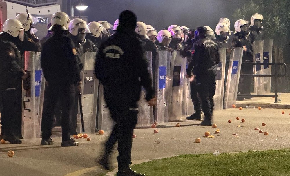 Antalya'da 'İmamoğlu' gerginliği