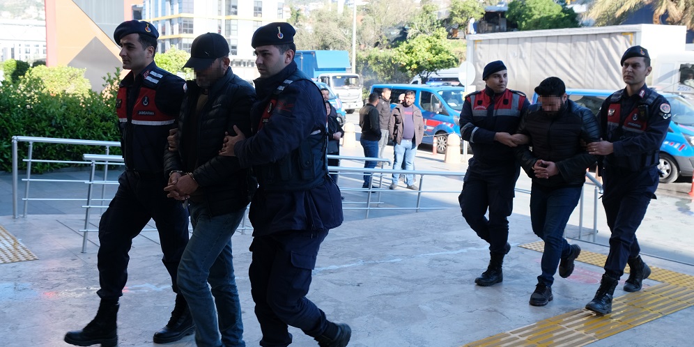 Tefeci suç örgütünün 7 şüphelisi adliyede