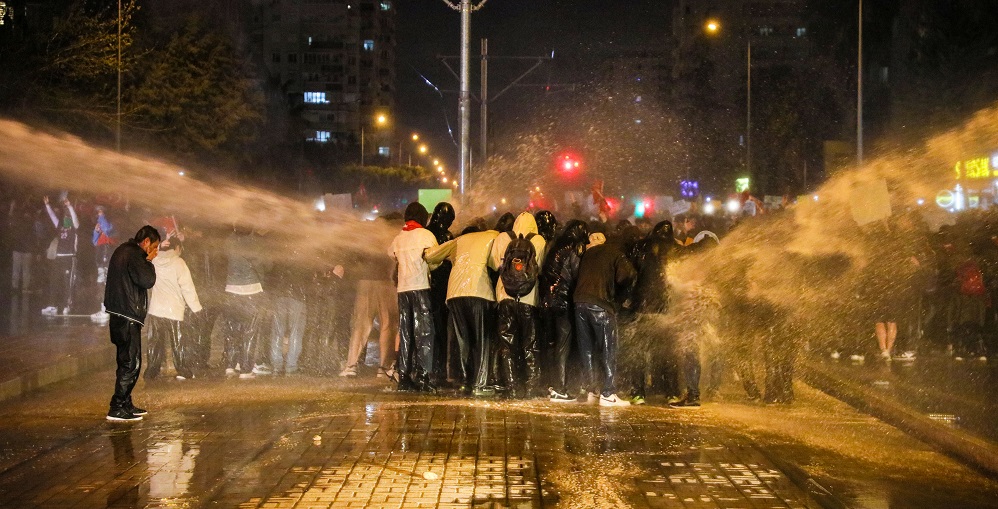Antalya'da 'İmamoğlu' protestosunda TOMA'lı müdahale