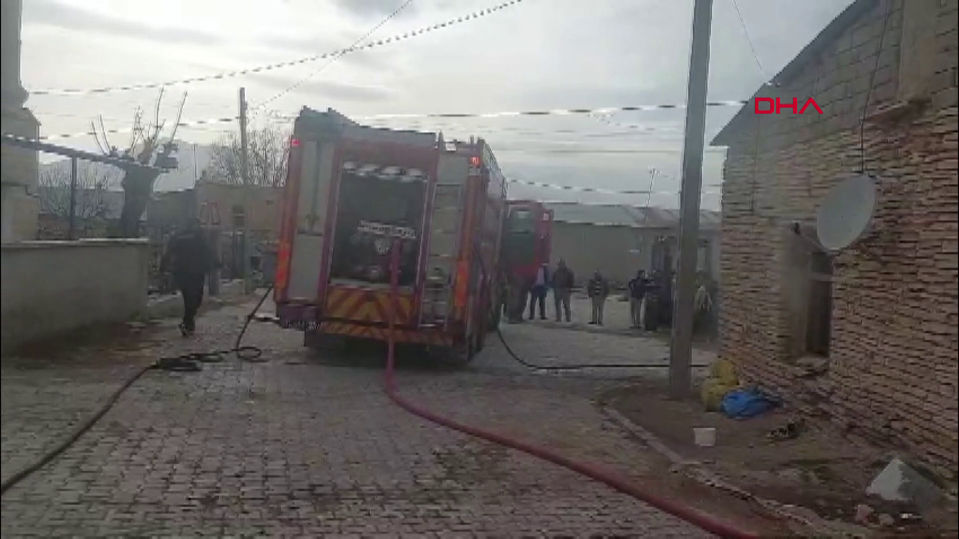 Yanan ev kullanılamaz hale geldi