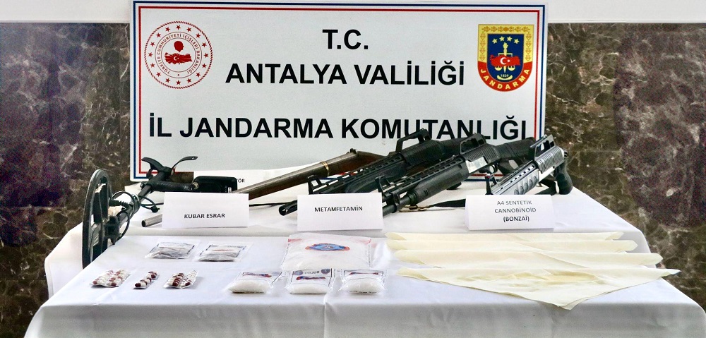 Antalya'da suç örgütü operasyonuna 21 tutuklama